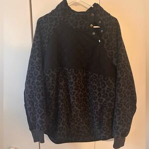 Abercrombie & Fitch asymmetrical fleece snap up, black leopard print